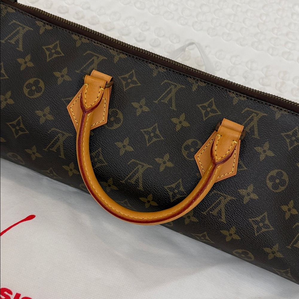 3 SISTERS ARCHIVE Louis Vuitton Sac Trico Bag - Picture 7 of 15